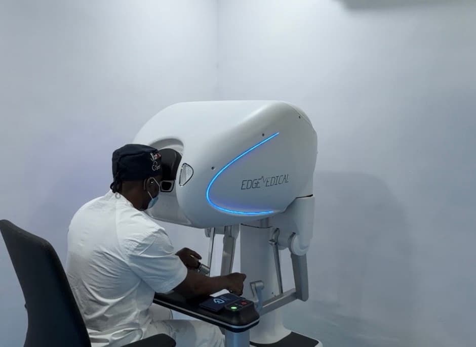 HighendUrology robotic surgical console